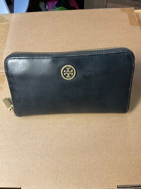 Tory Burch Black Leather Zip Wallet with Gold Logo